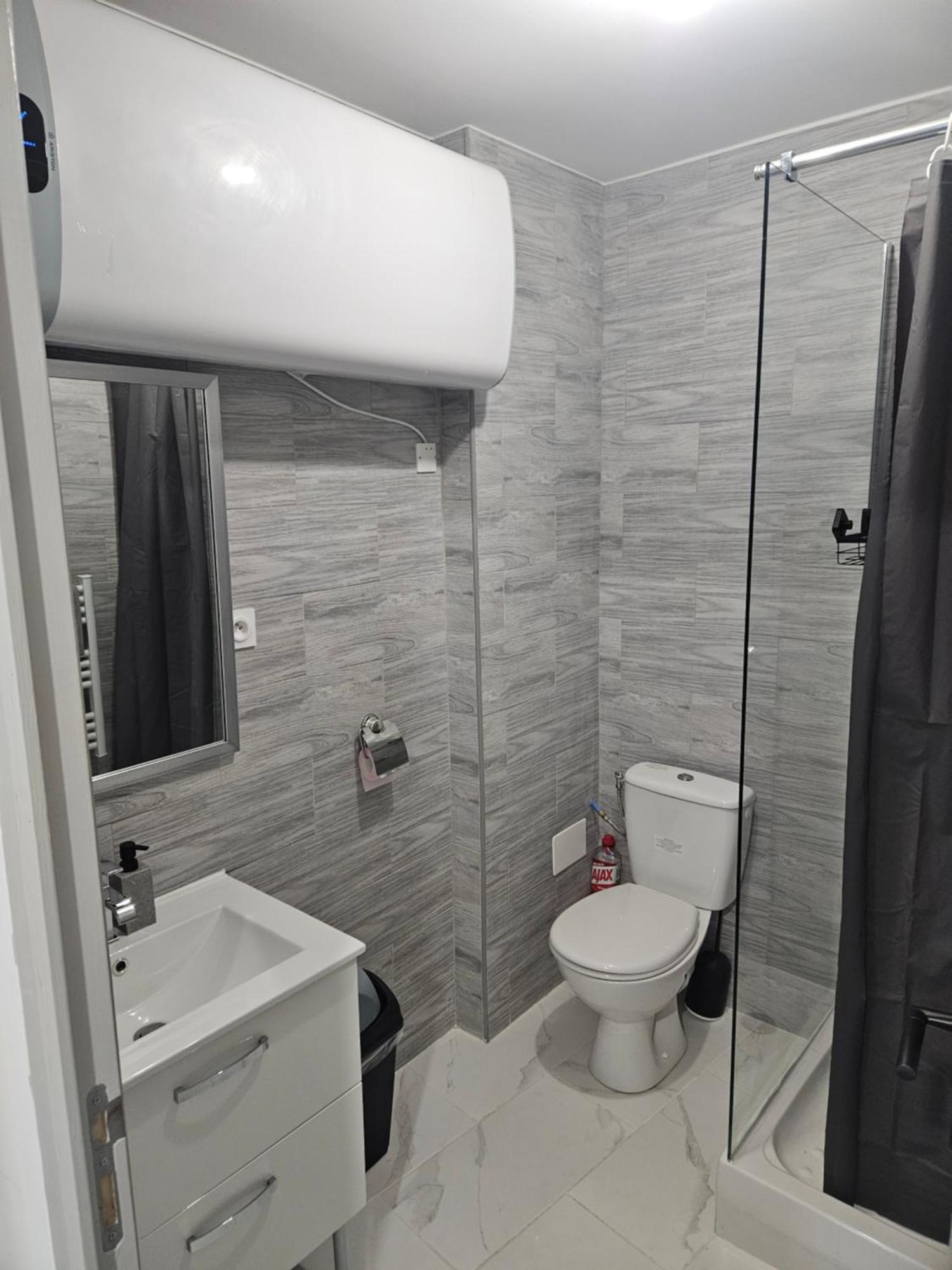 Appartamento T2 Moderne, Calme Et Entierement Renove. Béziers Esterno foto